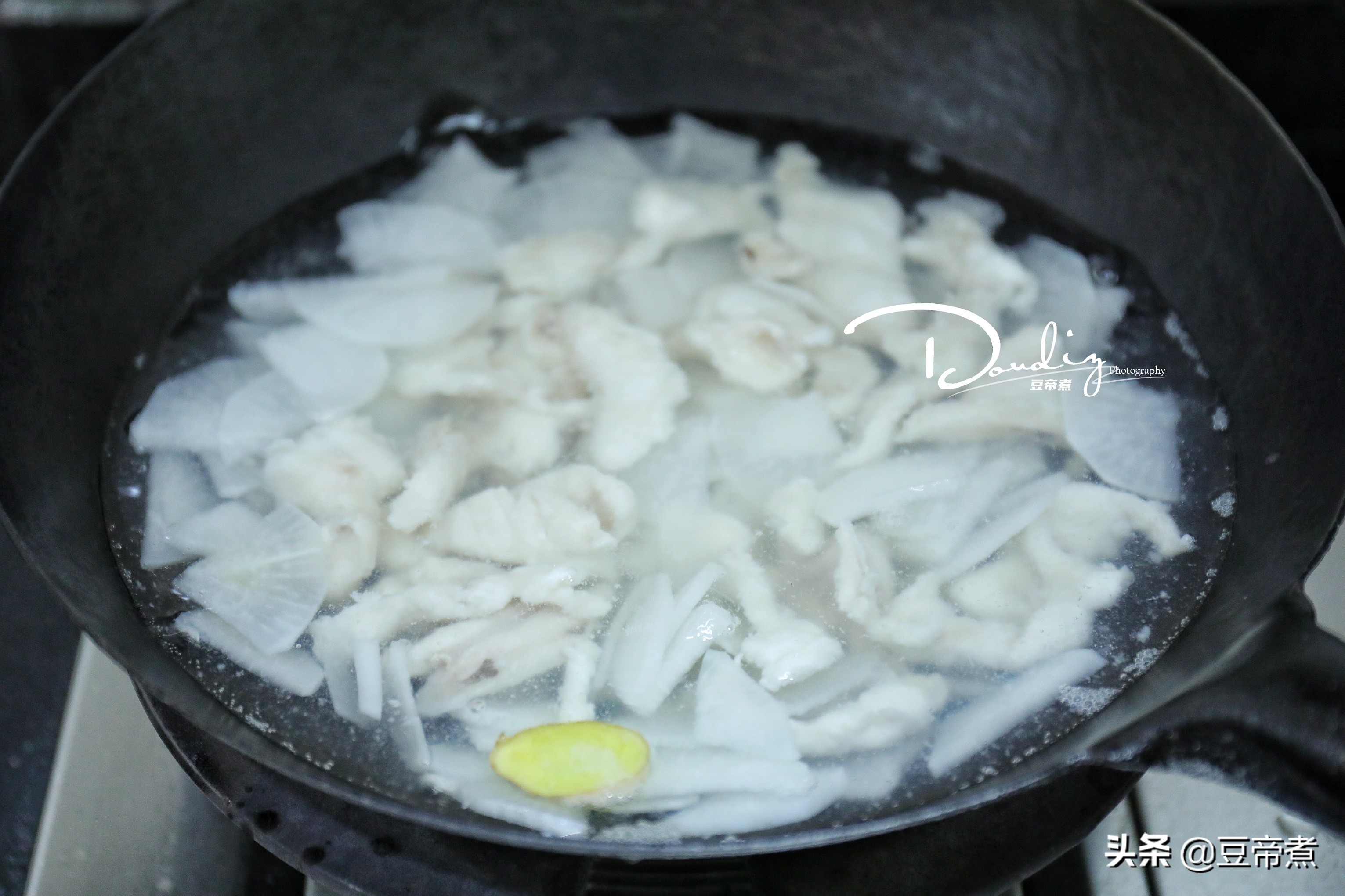 鲨鱼肉到底能不能吃，该怎么做才好吃，福建人告诉你，它的吃法