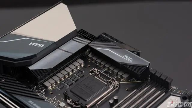 微星MEG Z490 GODLIKE主板评测：旗舰就该这样子