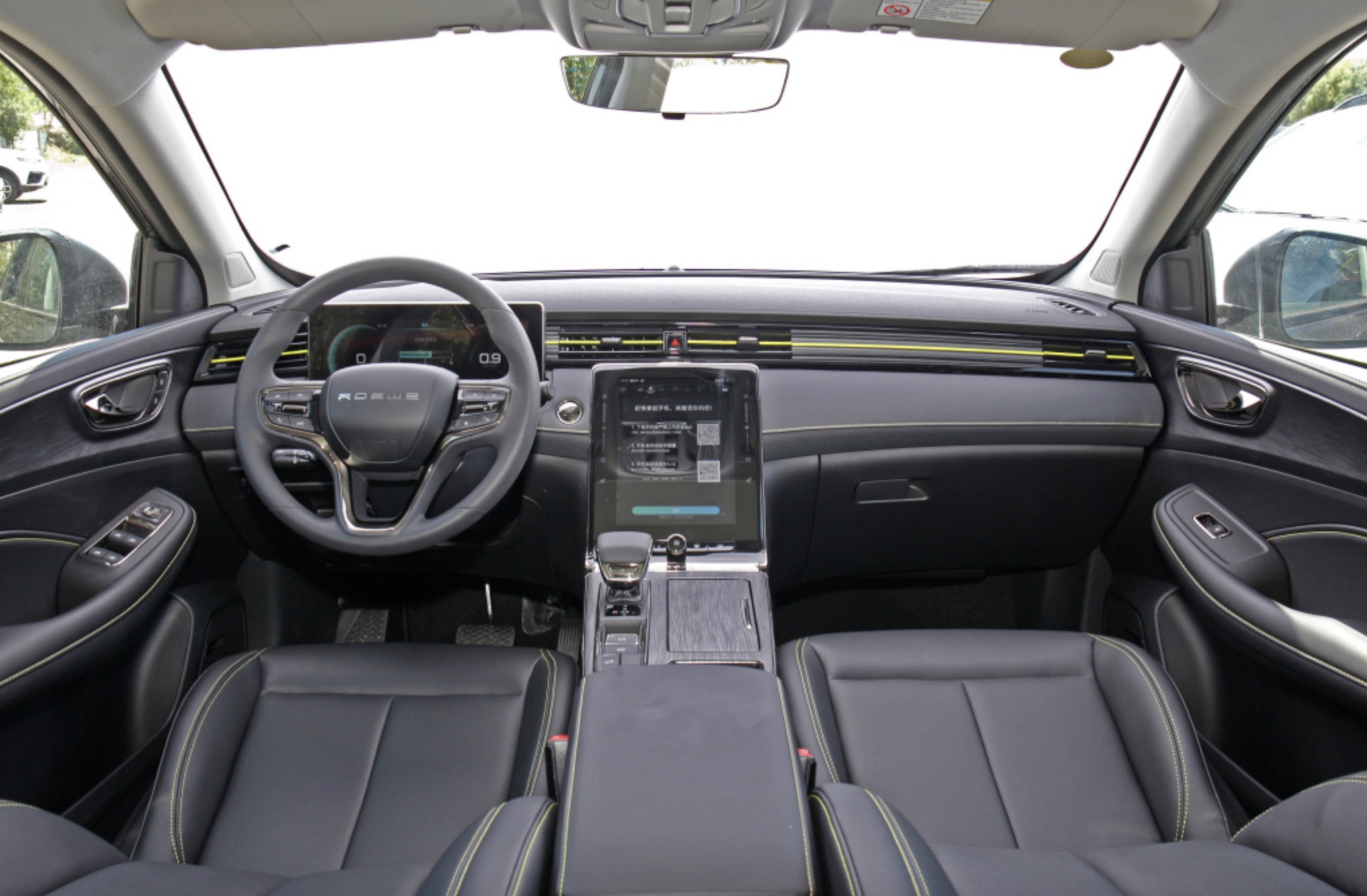 全系配备12.3英寸仪表盘，动力更强，全新荣威RX5 PLUS上市