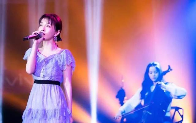 在《快乐大本营》多年却不锋芒毕露，真实的吴