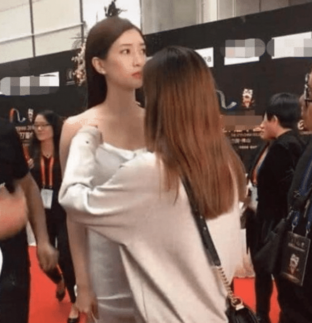 33岁江疏影有多撩人？全身仅靠两根绳吊着，网友