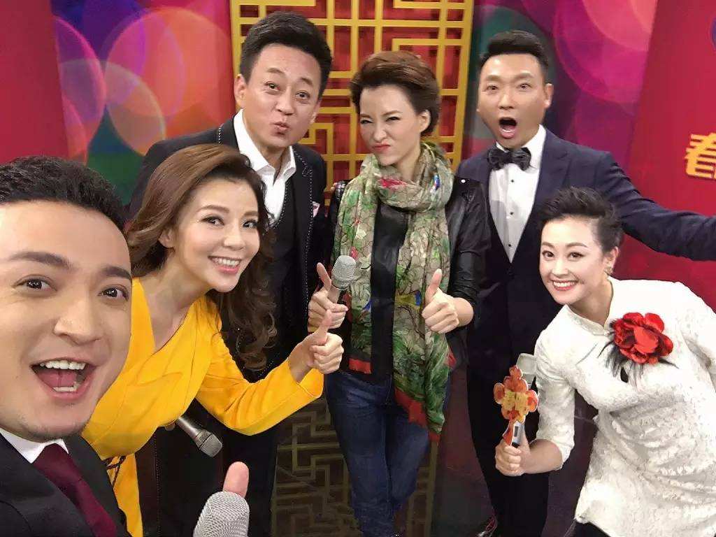 出生普通家庭，却娶妻“知名”主持人，这一上