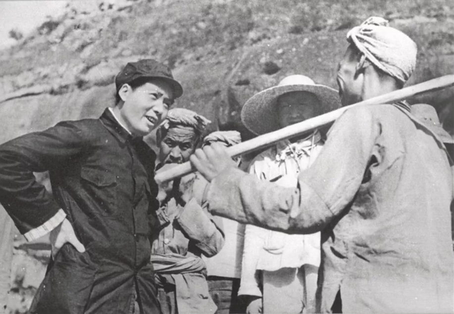 1937年，周恩来劳山遇刺，副官陈友才扮替身牺牲，死时身中20刀