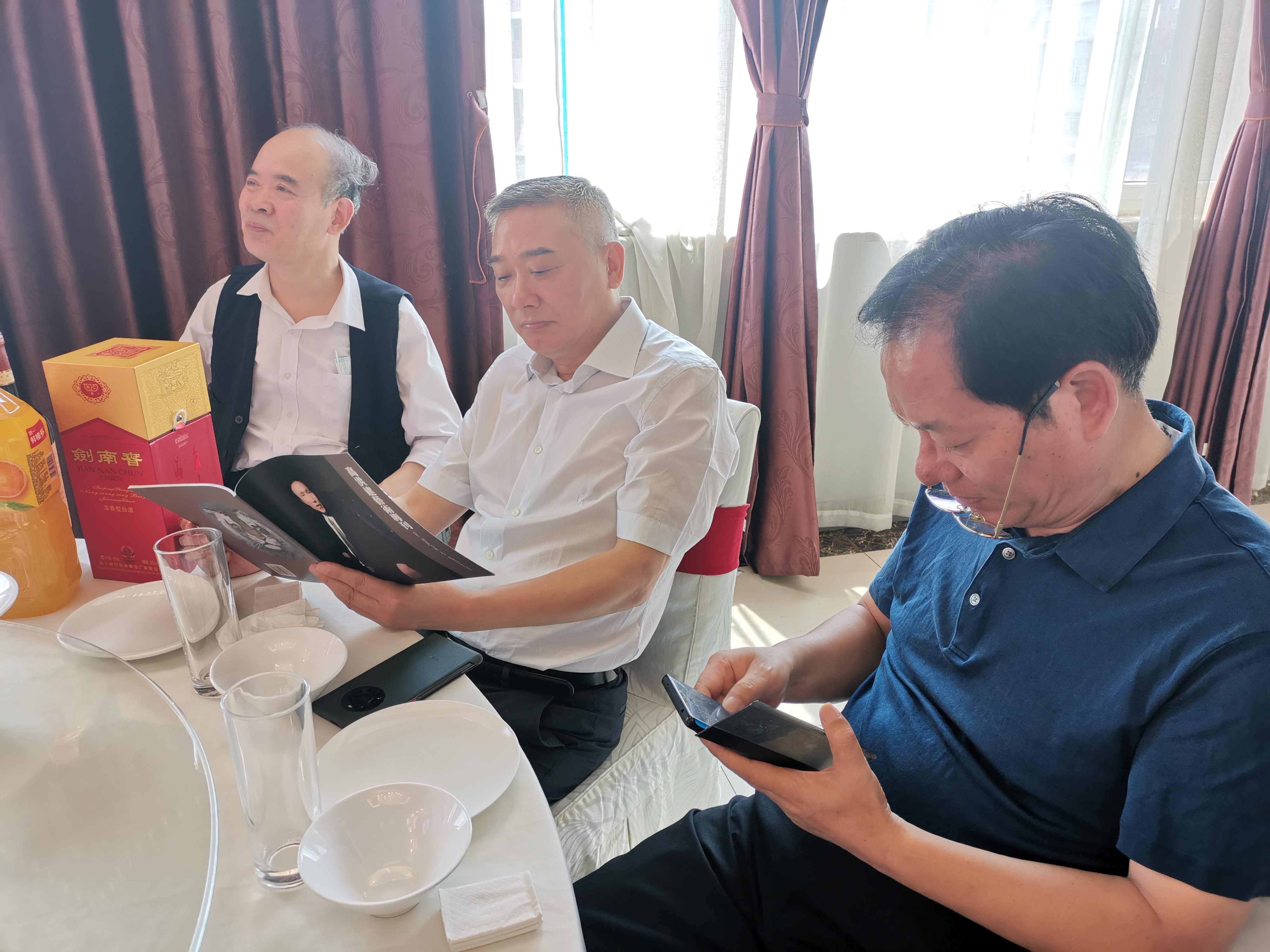 原鐵道兵五師、六師在蓉部分戰(zhàn)友慶“八一”聯(lián)誼會場面好感人