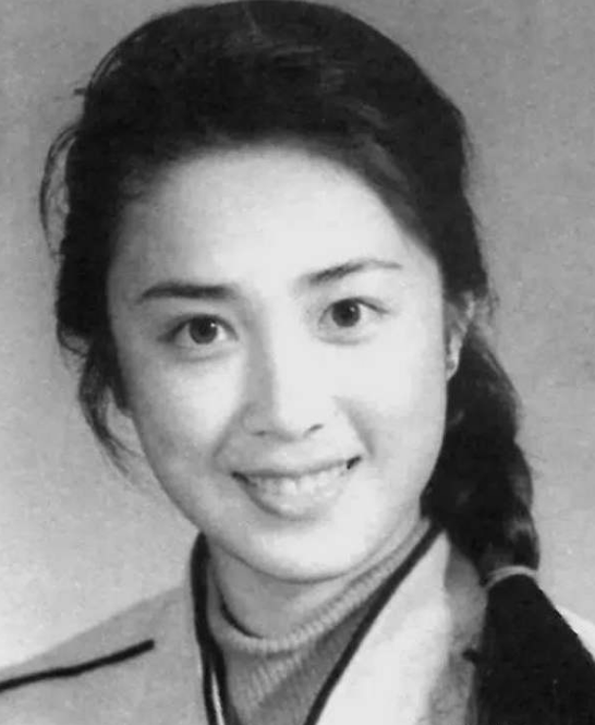 “最美妲己”傅艺伟：25岁爆红后息影经商败光家