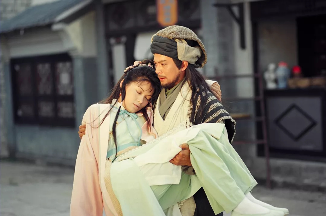 在金庸小说里，为何丐帮存在感越来越低，直至