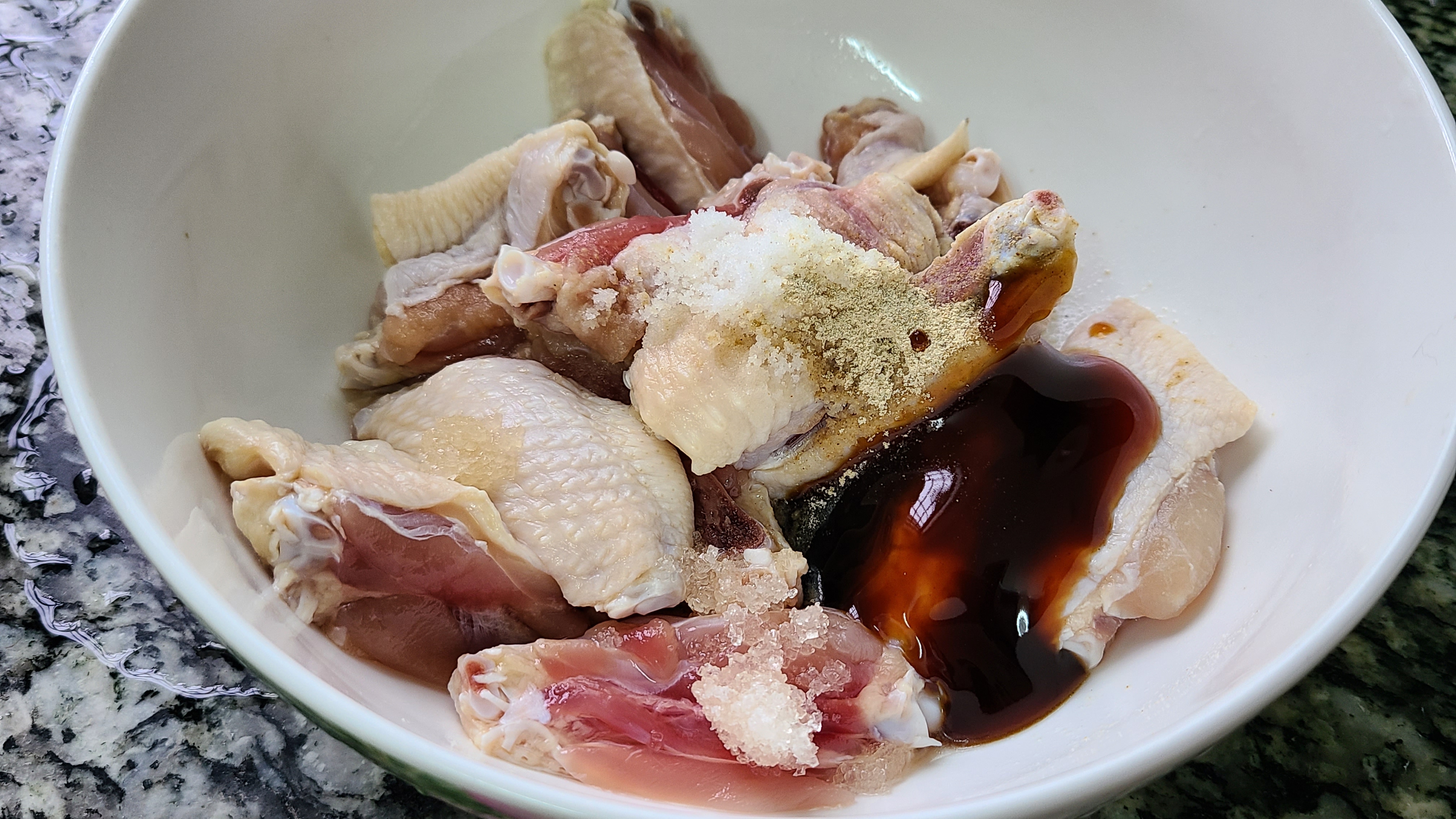蒜香雞翅，很好吃的一道美食，學會這個家常做法，看著就想吃