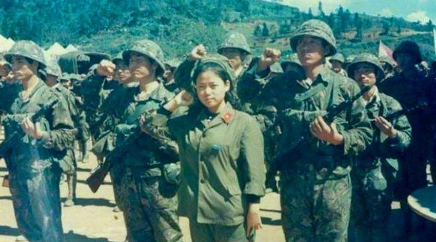 1986年老山战场照《死吻》：那名救护队女战士张茹，后来怎样了