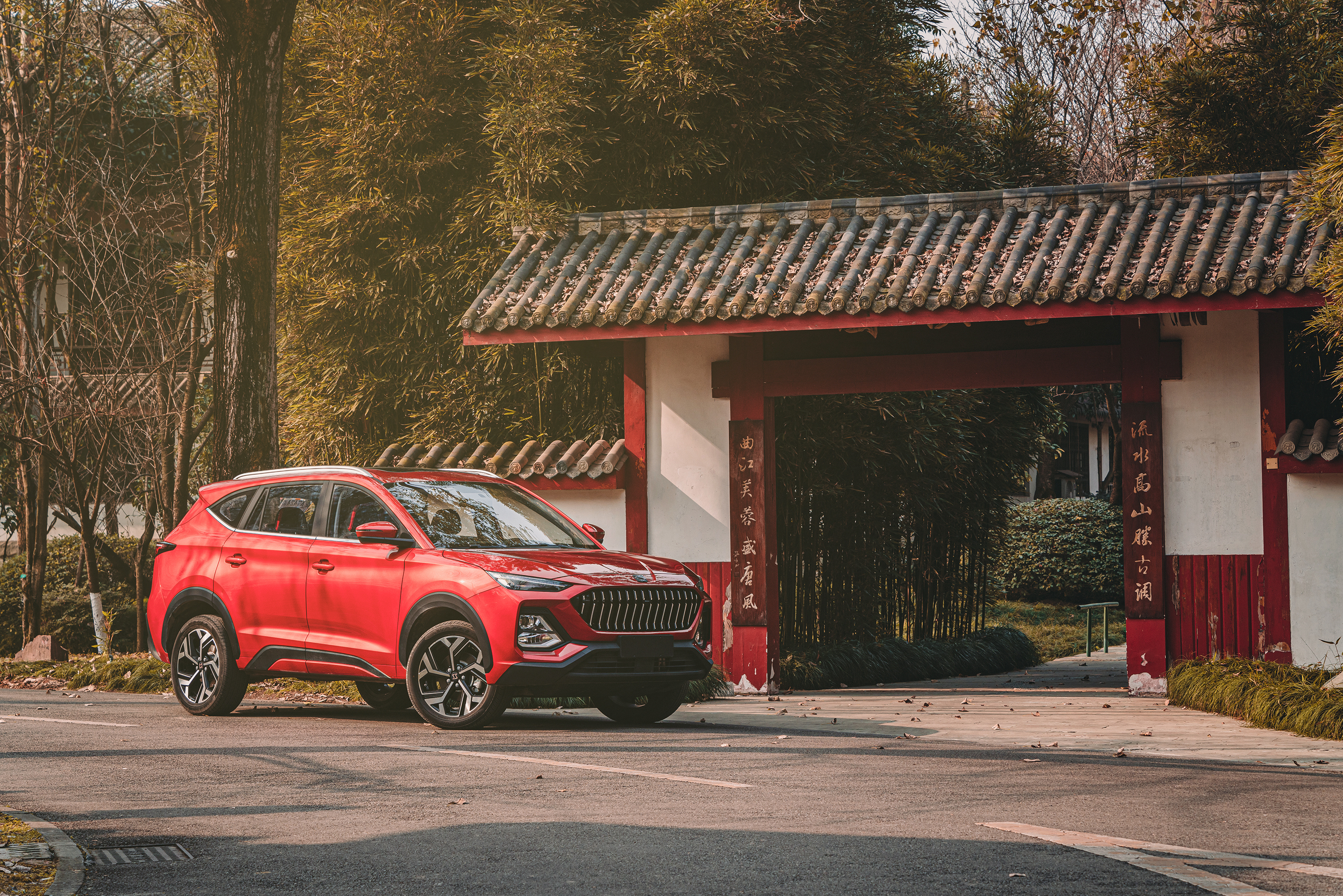 10万元就能买的6座中型SUV，回家过年你需要一台思皓X8