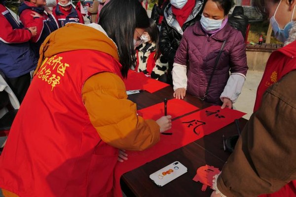 “在社区·爱成都·过大年”系列活动在洛带镇开启