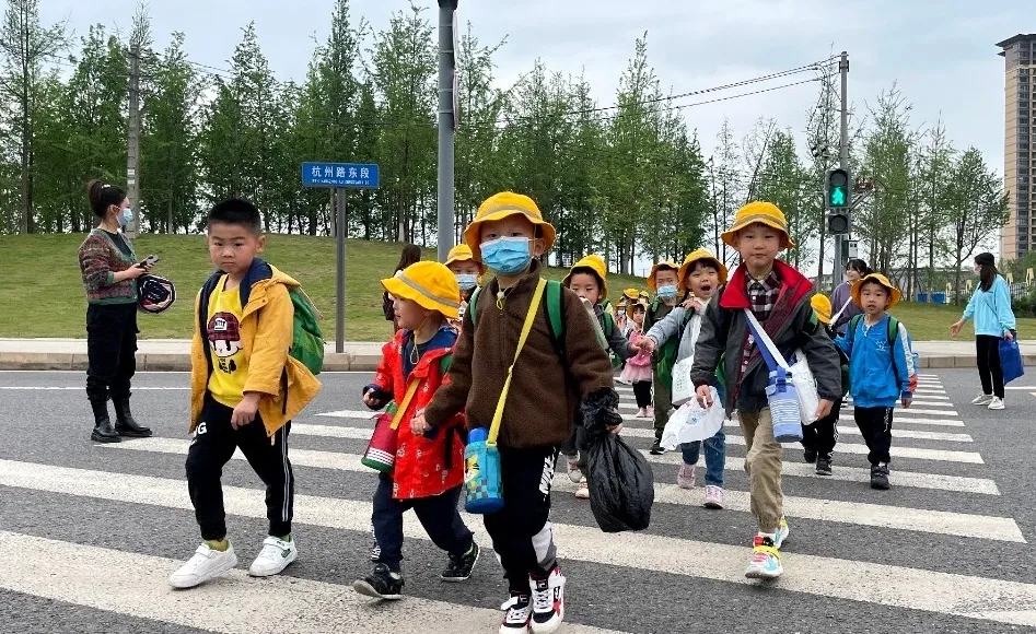 寻春丨 四川天府新区元音幼儿园组织踏春活动