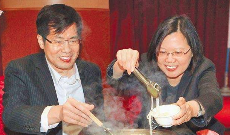 資深台媒體人控訴蔡英文�博士論文不存在�，百人旁聽惹眾議丨海峽兩岸