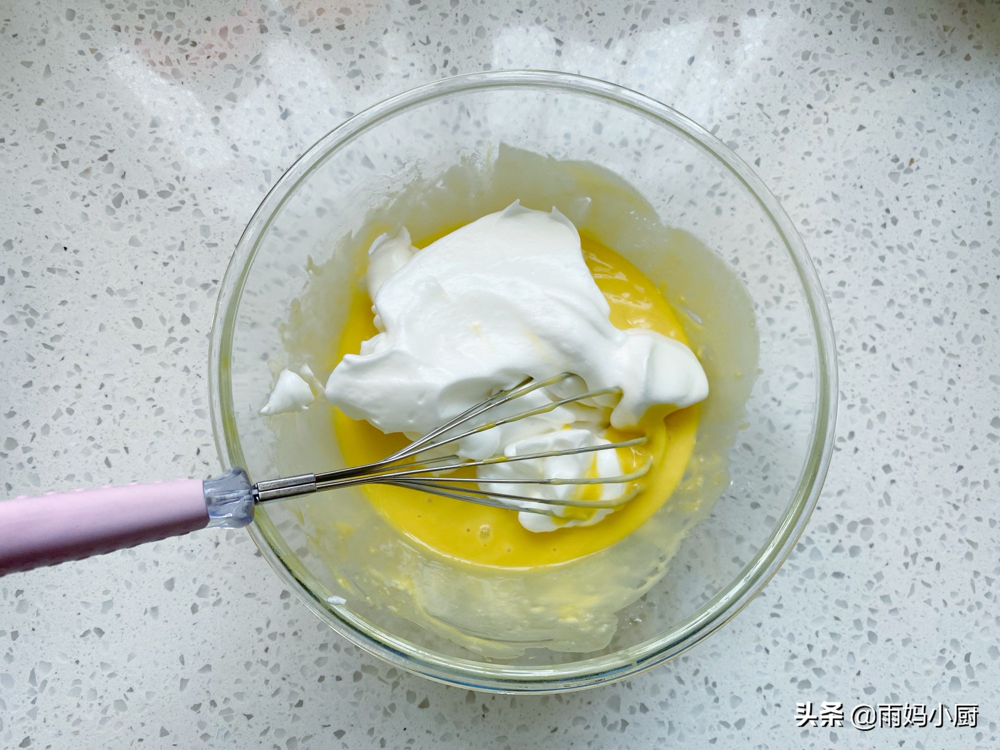 過年，想吃蛋糕自己做，1次成功不回縮不開裂，鬆軟美味又健康