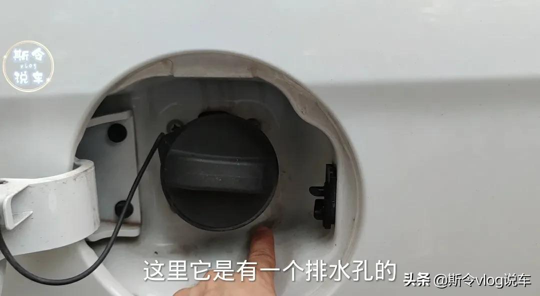 車上這4個孔要及時清理,否則可能車內發霉和生銹,新手要學會