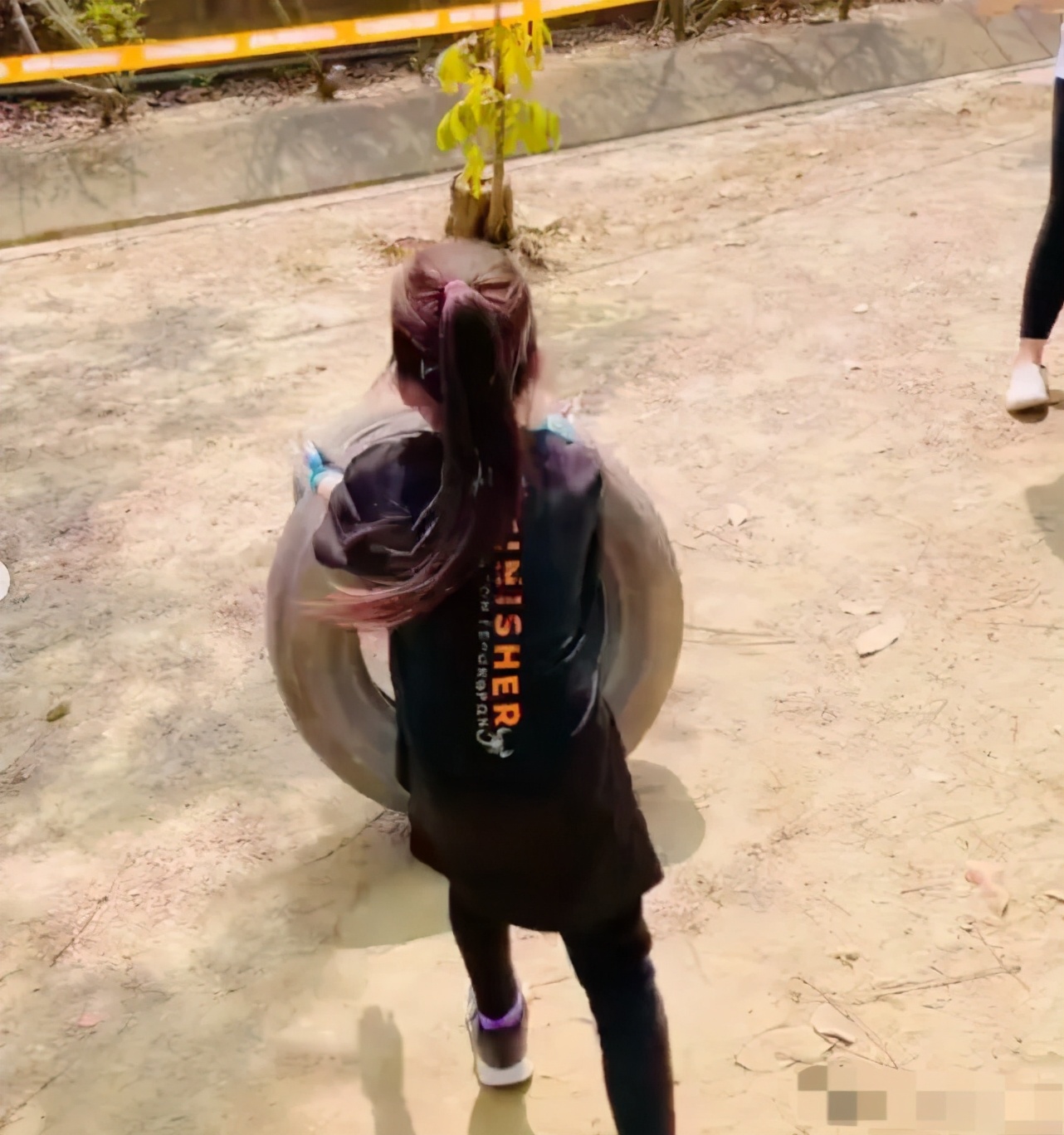 昆凌分享日常，生病時女兒幫按摩，需要老公周杰倫幫忙會發嗲撒嬌