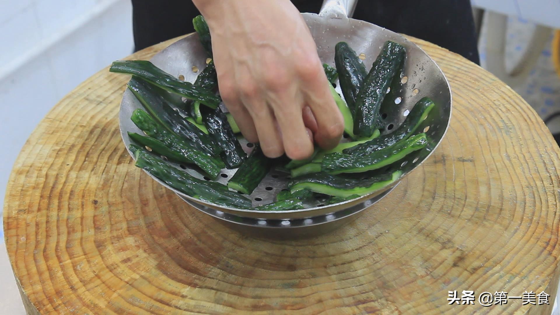 图片[4]-厨师长分享酱黄瓜做法 清脆爽口-起舞食谱网