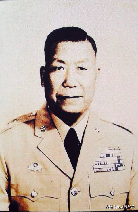 他拿到國(guó)軍全部機(jī)要密碼，立下不世奇功，建國(guó)后的職務(wù)卻只是科員