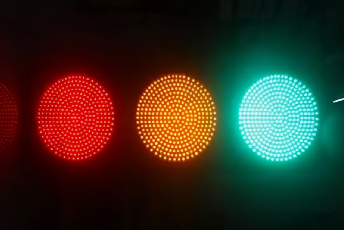 图片[1]_时隔4年的红绿灯改版 新版红绿灯取消读秒 一不小心就要扣6分_5a汽车网