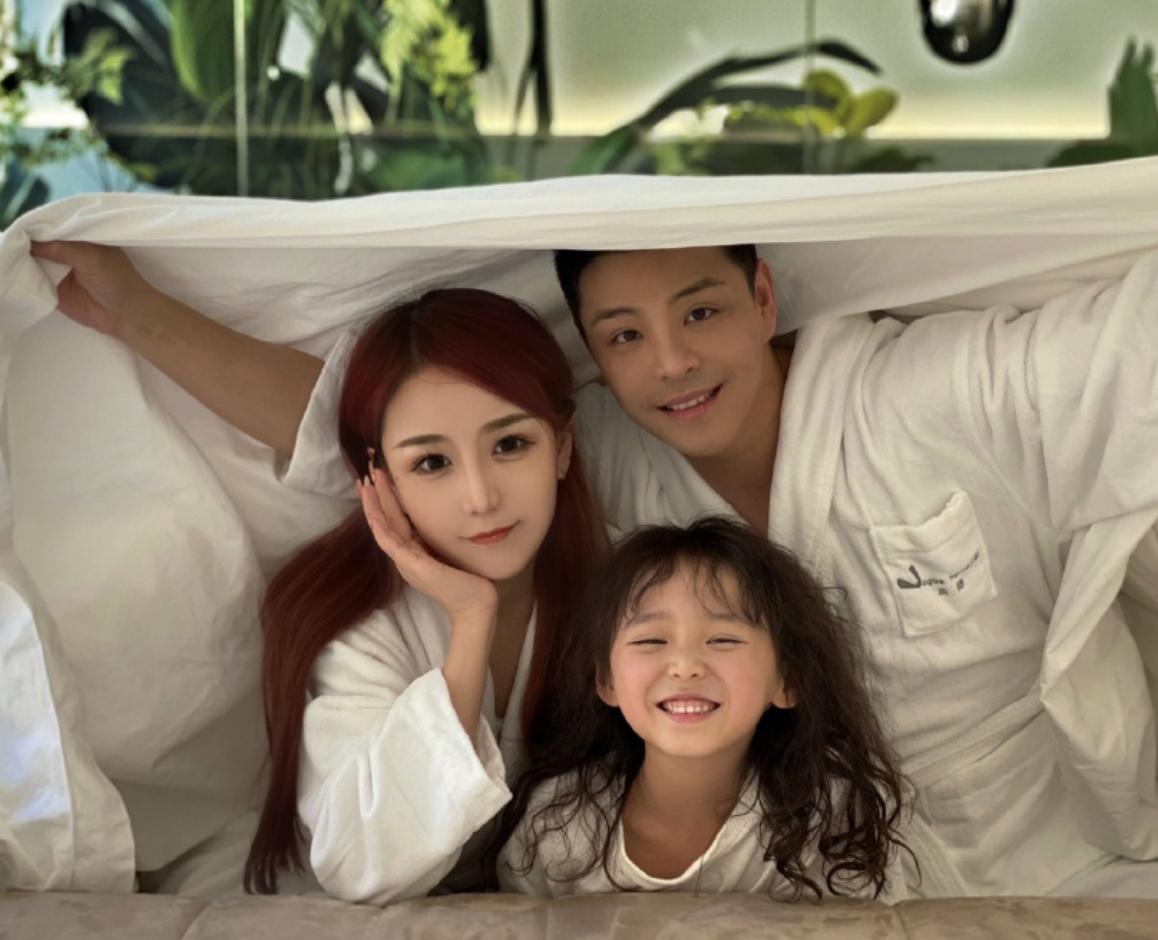 10位星二代小公主走秀，個個都是精緻萌娃，顏值氣場比父母還能打