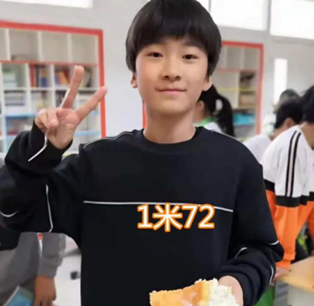 ​有种对比是“星二代身高”，多多1米7，看郭涛
