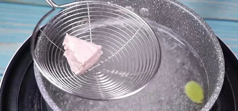 Baby don’t eat rice with soup. It only takes ten minutes and can stir. Highly nutritious children grow taller and smarter.