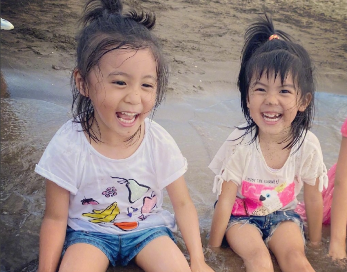 星二代就服贾静雯女儿的颜值，小时候像男孩子，长大后越来越精致