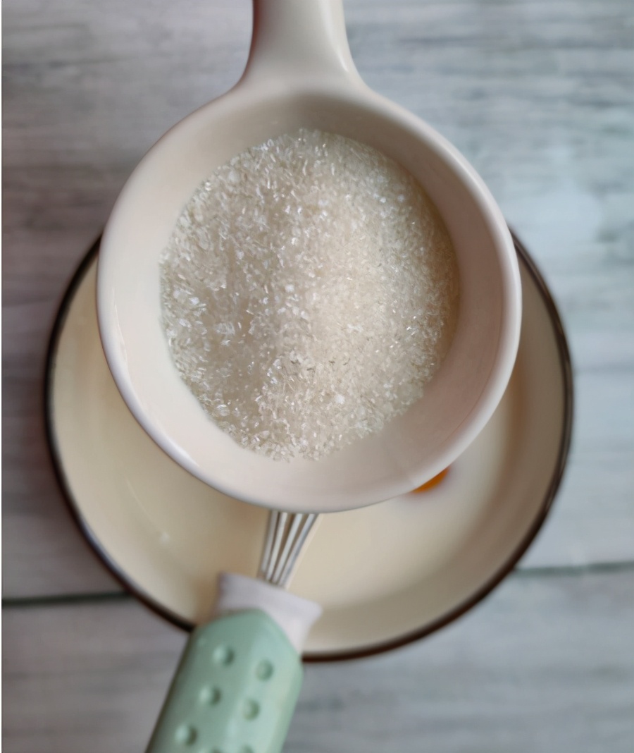 剩下的吐司不知道怎么吃？学会这个烤吐司布丁，酸甜好吃