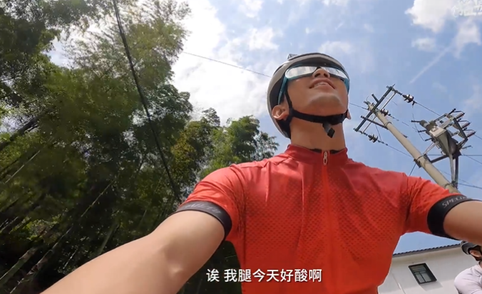 21岁童星吴磊自曝长胖10斤，难挡健硕肌肉，和童年样子大不同