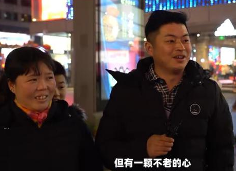 68岁奶奶穿“JK制服”狂吸粉，背影年轻被叫姐姐