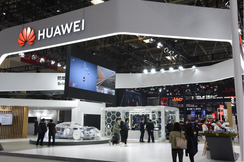 广汽与华为携手造车；上汽无人驾驶出租车年内运营