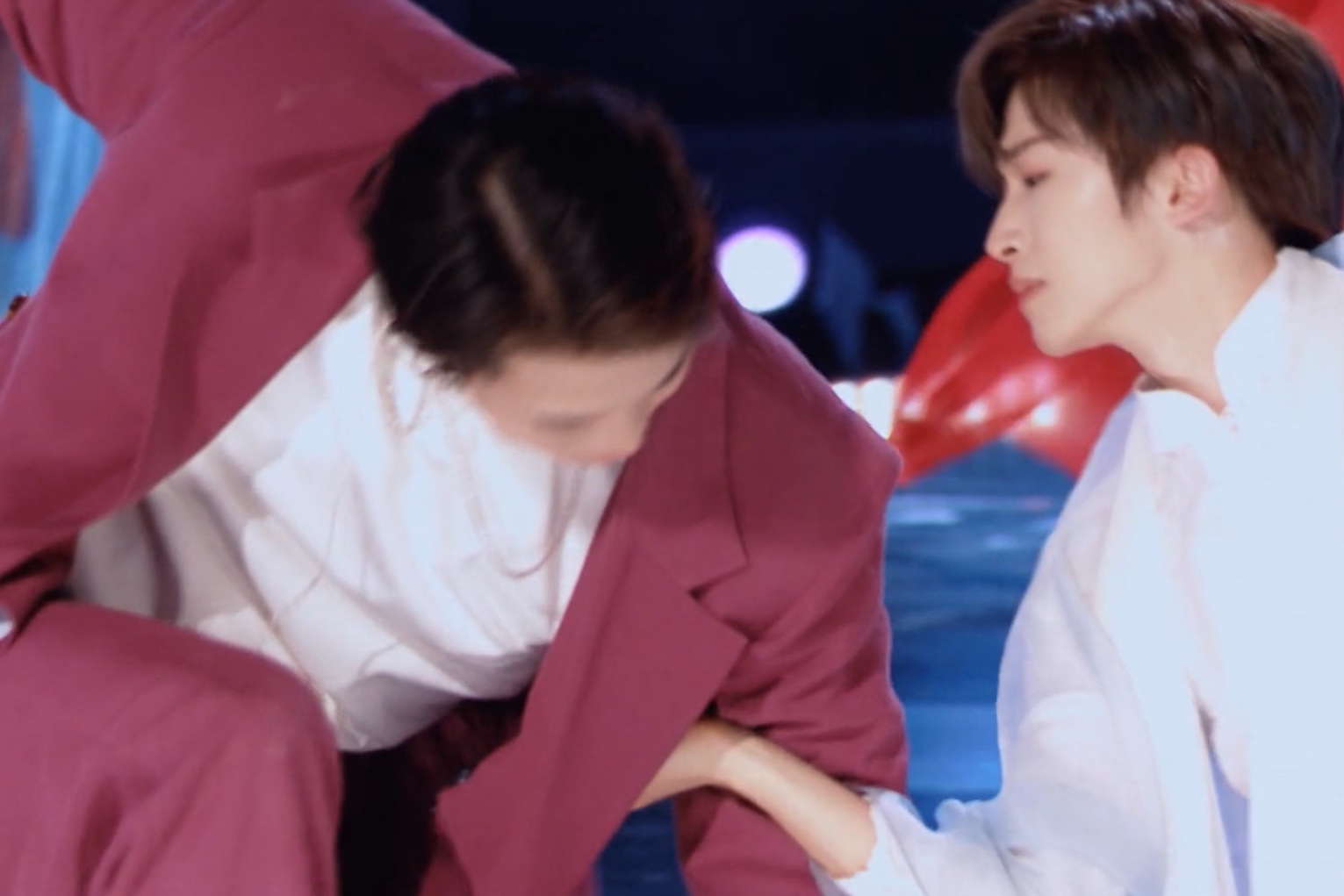 " achieve 4 " assist helps sb to fulfill his wishes more lumbar king, the arena at the beginning of the promise is spat groove, 