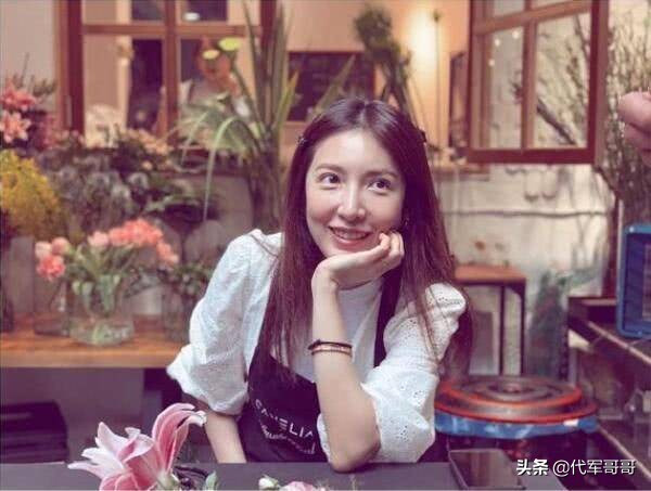 她是偶像剧女王，38岁嫁给石油公司高管，如今