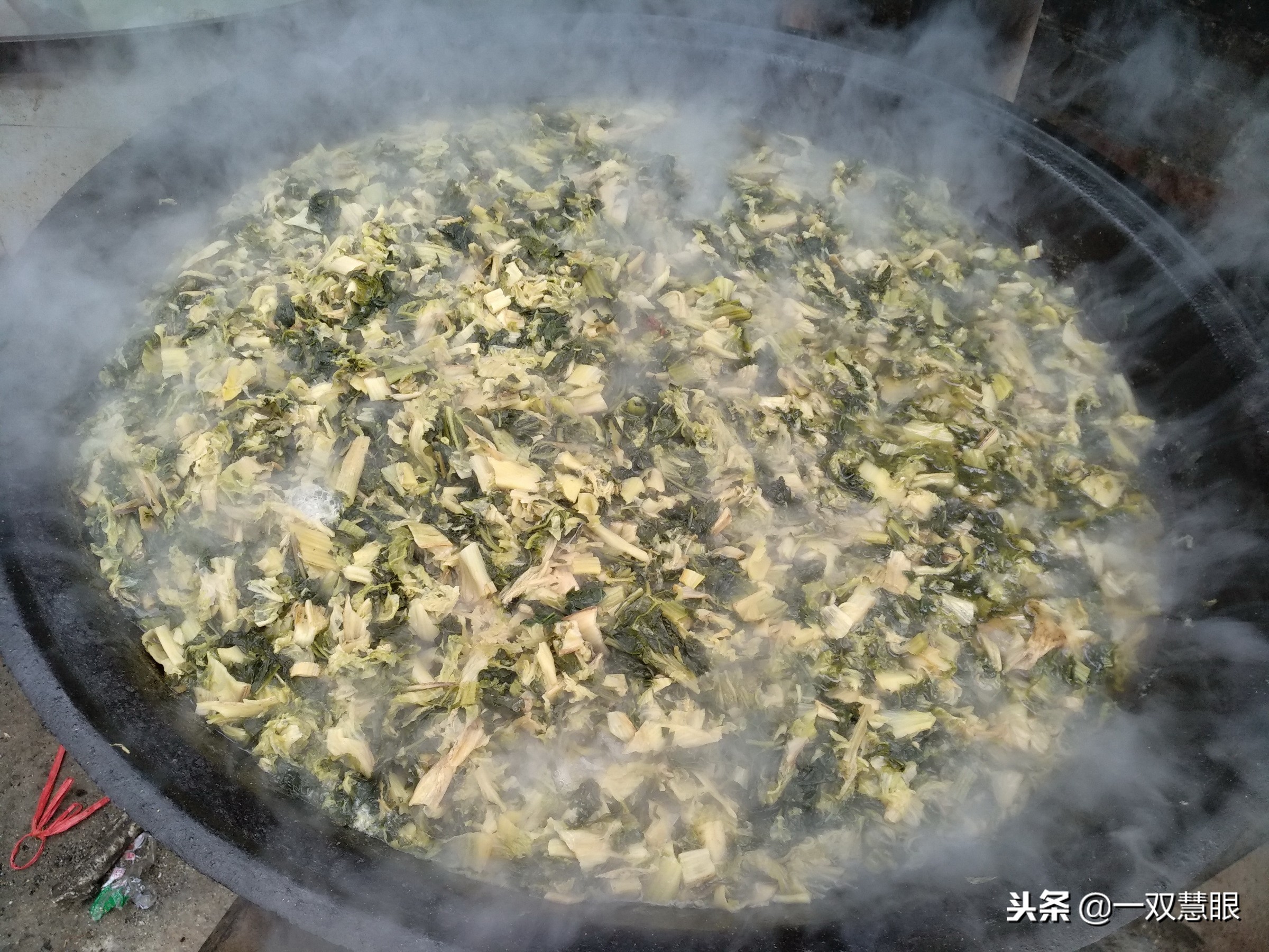 猪血肠杀猪菜那是北方人的最爱，杀猪菜猪血肠的制作过程很复杂的