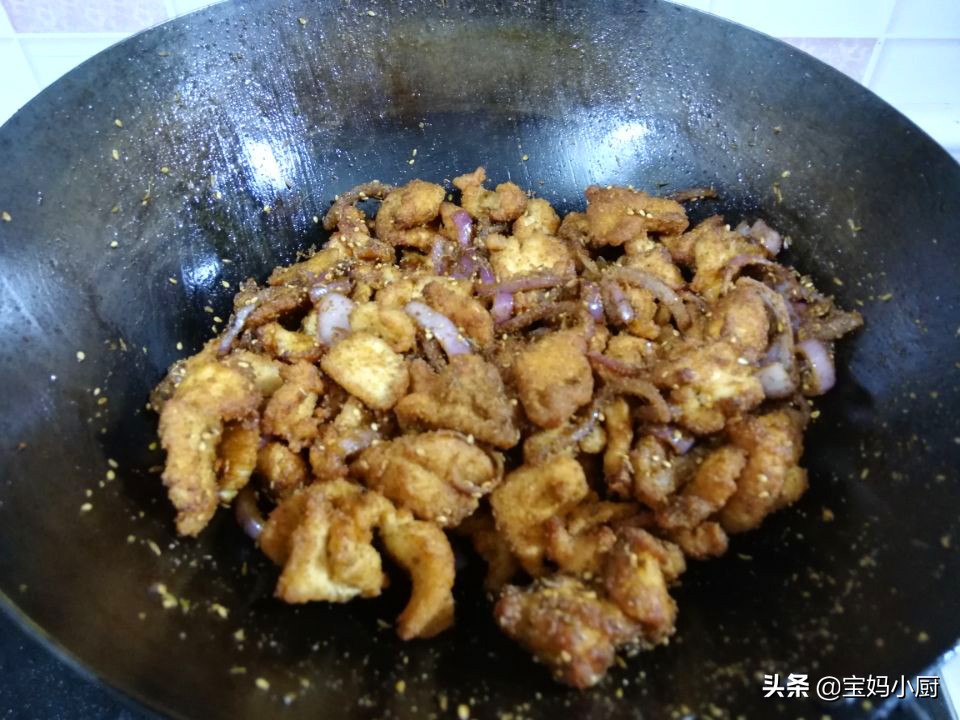 鸡胸肉这样做，能当零食能当下酒，12块钱能做两大盘，可香了
