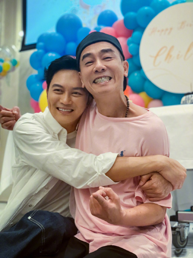 袁咏仪携章子怡容祖儿等为老公庆生，她无惧被艳压素颜出镜超自信