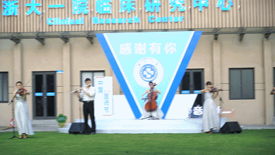 哪有什么盖世英雄！TA们，是身披白衣的医生而已