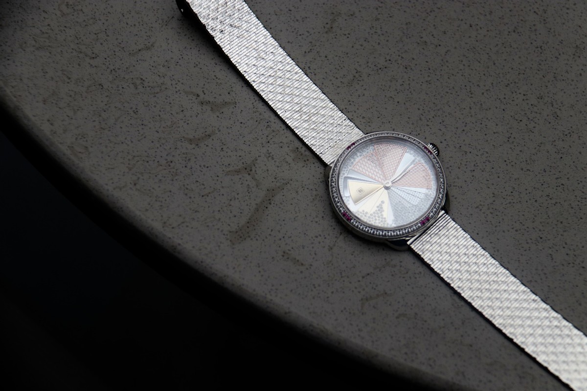 女士手表都如此美？釉上造物臻选精致手表，宛若芳华极致奢华之美