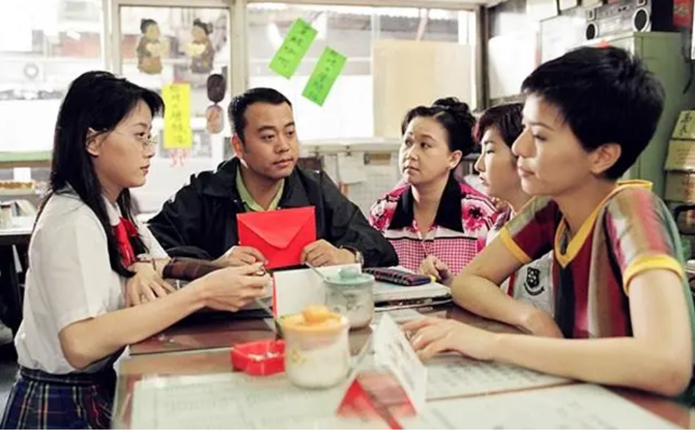 《陀枪师姐2021》被一群中年大叔大婶油腻到，港