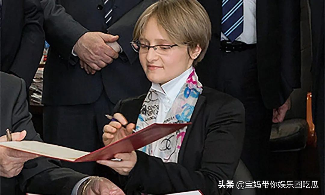 普京的两个美貌女儿被隐藏保护30年，爱情选择却