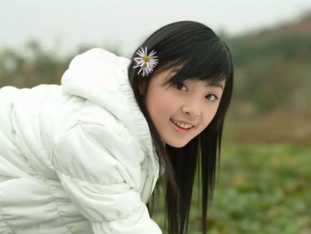 张含韵被主持人要求看自己的不雅照片，看到后：失声痛哭