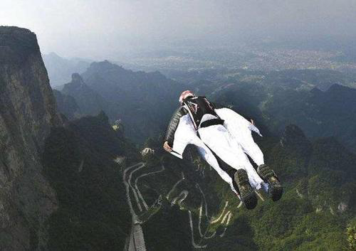 翼装飞行失联女生身亡 张家界天门山景区：降落