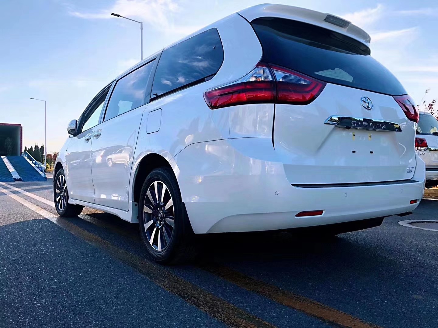 四驱mpv之王2020款丰田塞纳35l实拍图片