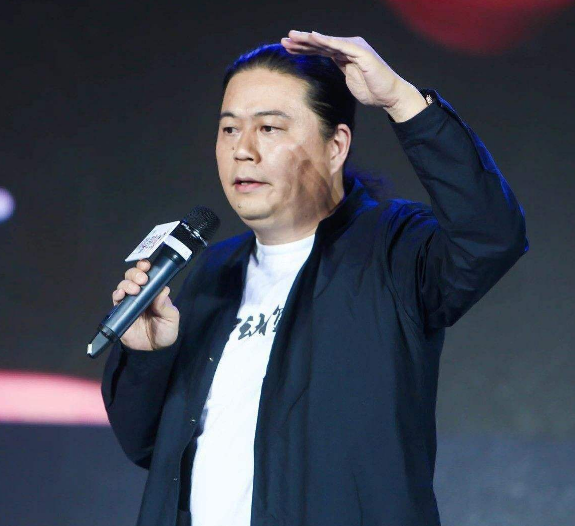 肖战吊威亚从30米高处掉下没哭，汪海林：武戏组想收拾他