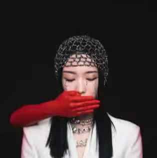 奚梦瑶不顾豪门规定，深v礼服一直开到肚脐？孟美岐状态不敌宋茜