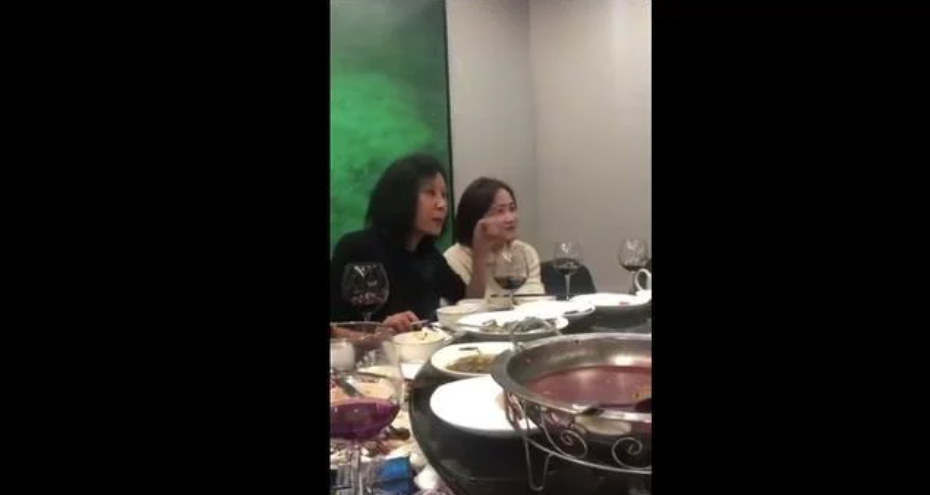 濮存昕现身私人饭局，闲聊遭偷拍，网友恐其失言成为另一个老毕