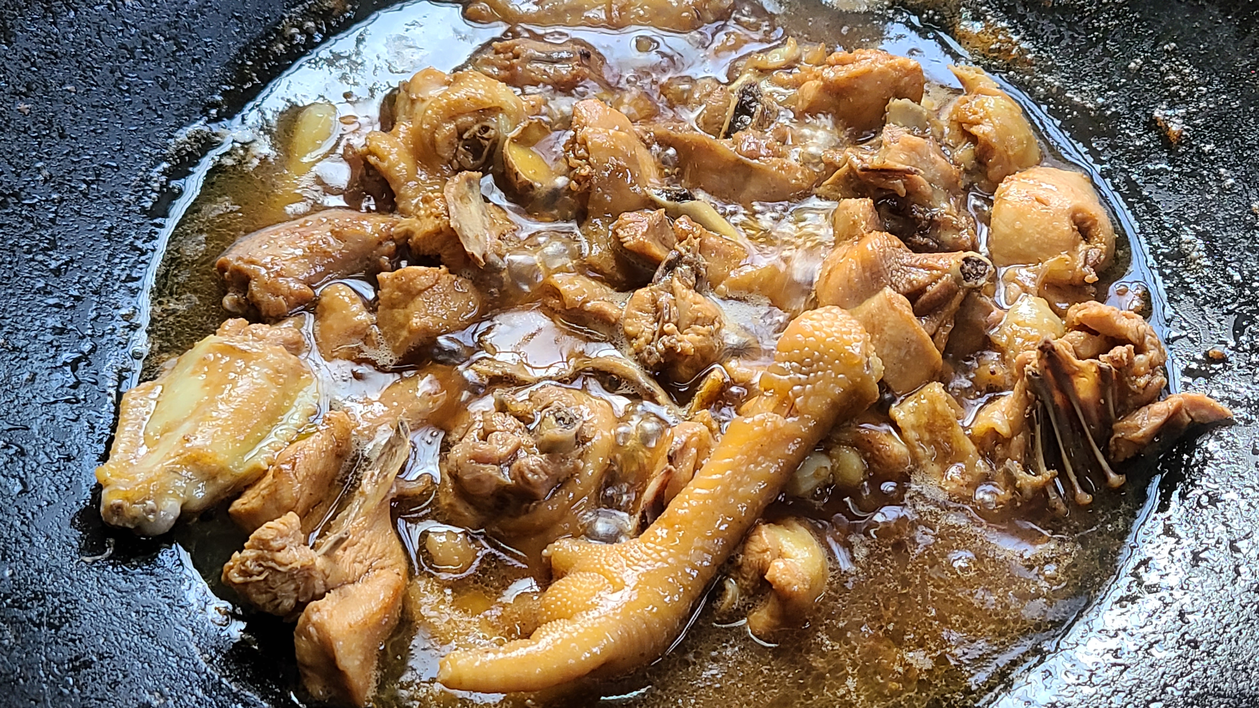 螃蟹燜雞的做法，香味濃郁，好吃下飯，看著肚子都餓了