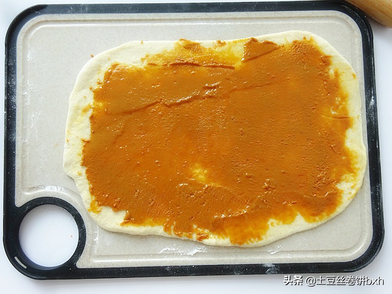 烧饼这么做真省事，平底锅就完成，多加一样材料太香，冷热都好吃