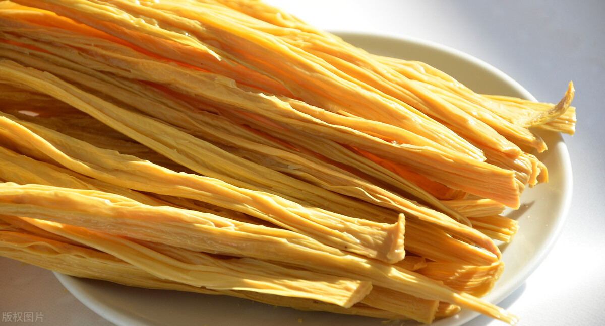 腐竹泡發很簡單，別直接用清水，教你正確的方法，快速不夾生