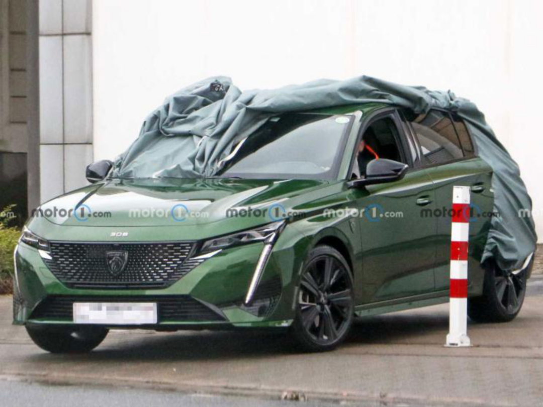 奥迪Q9路试谍照曝光；路虎将推出更大号的卫士