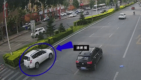 摩托车肇事逃逸，没想到身后有三名消防员...